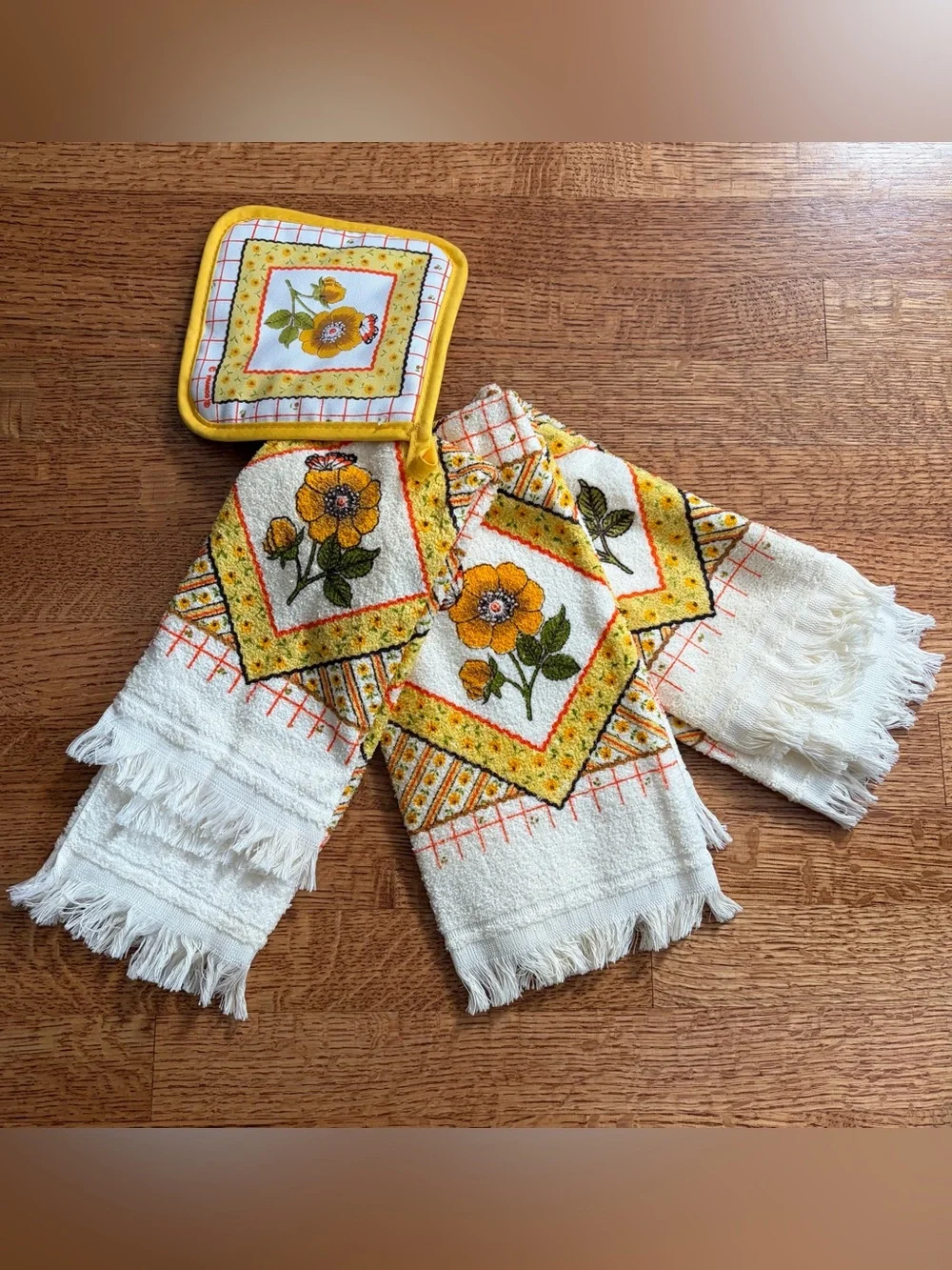 Vtg 70s Cannon Flower Kitchen Set Yellow 3 Dish Towels 1 Potholder Grannycore